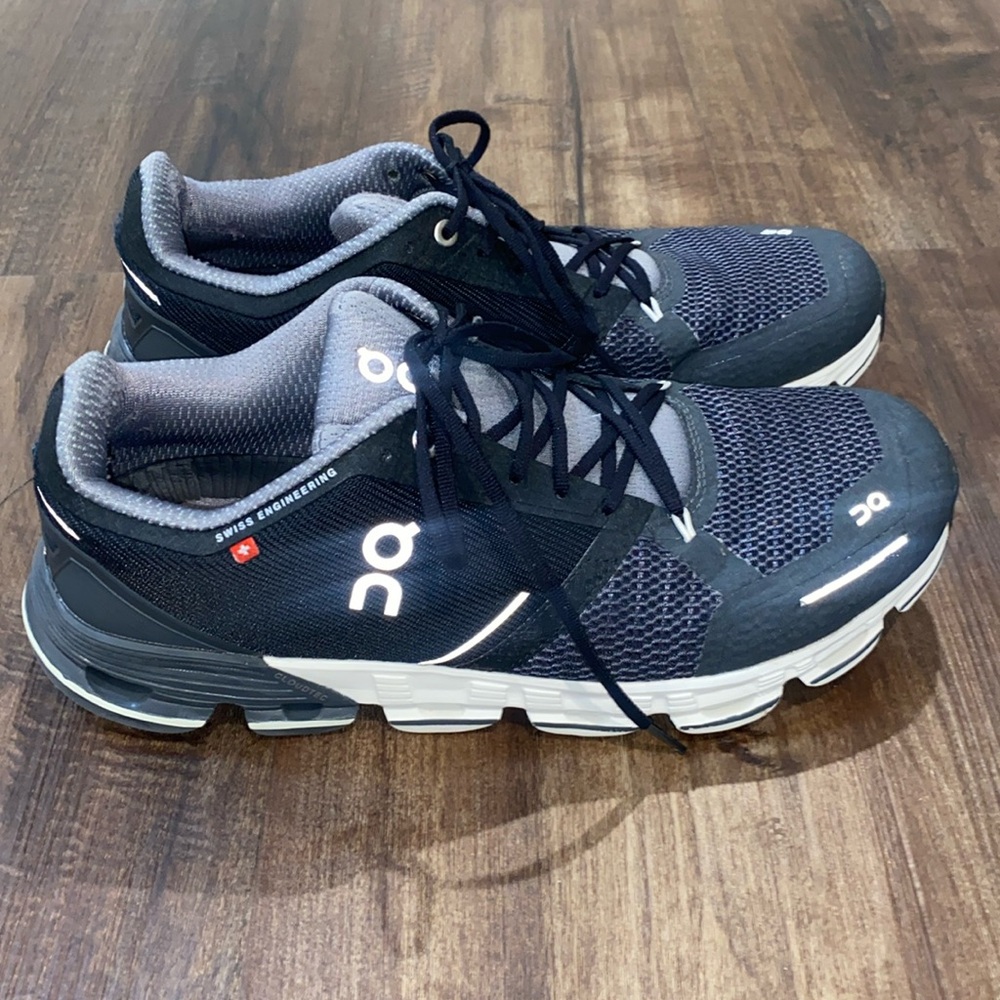Women’s On Cloud Cloudflyer Black / Grey Size 10